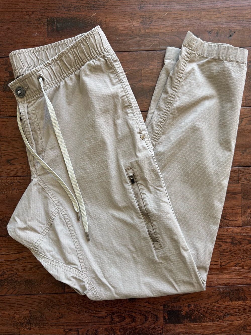 Vuori Men’s Ripstop Climber Drawstring Hiking Trekking Pants in Sesame Gorp